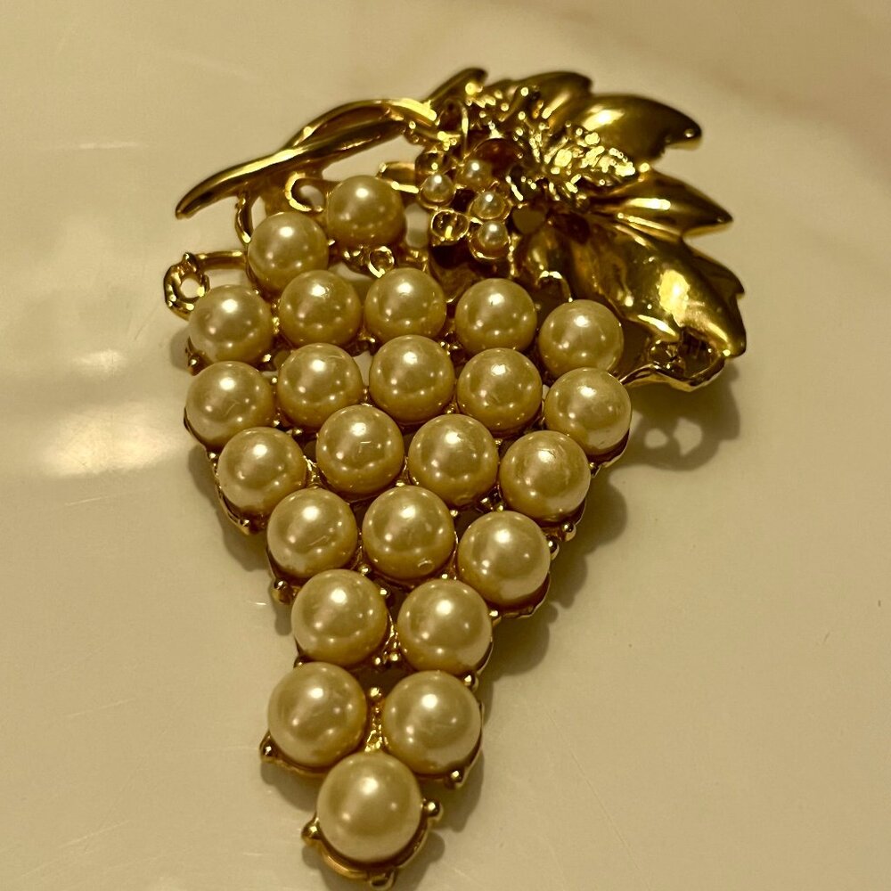 Gold Pearl Grape Cluster Brooch - Classic Women Jewelry - Picture 5 of 8